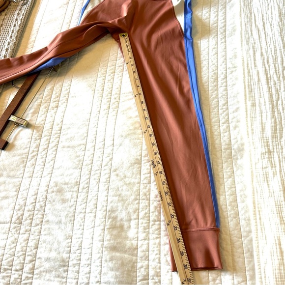 Aerie Offline Goals 7/8 Hi-Rise Peach Leggings. Size Medium. - Picture 10 of 10